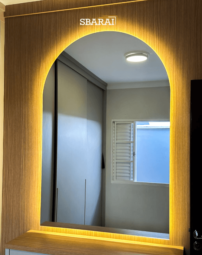 Espelho formato arco com LED quente
